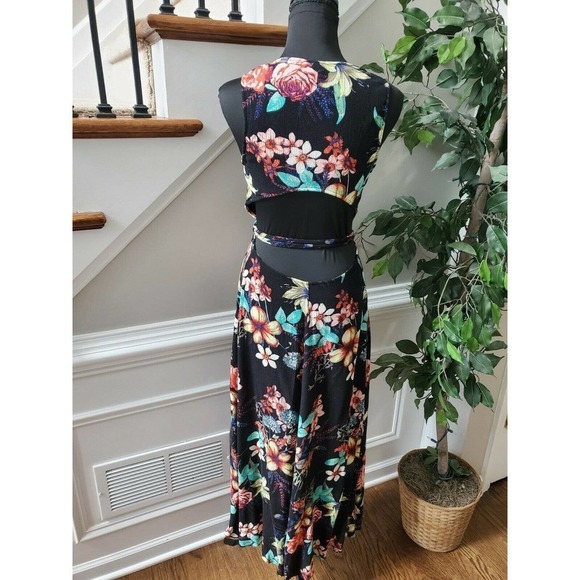 Dance & Marvel Floral Sleeveless V-Neck Wrap Dress - Picture 8 of 12